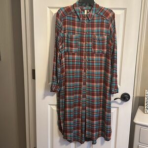 Women’s long shirt size small